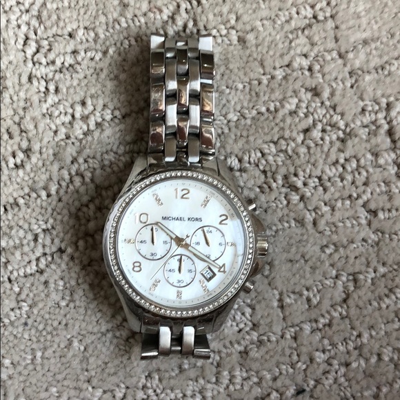 Authentic Michael Kors silver watch - Picture 2 of 4
